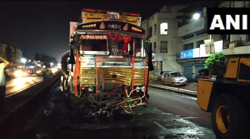 Car rams into truck on Pune-Solapur highway, 9 students killed
