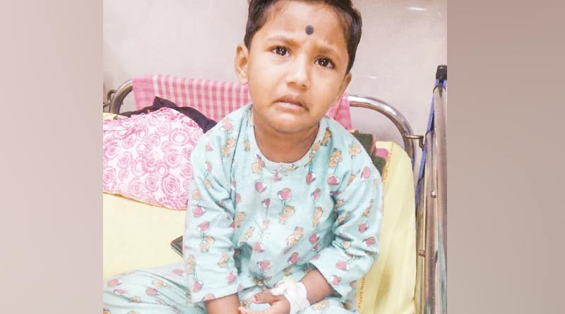 শরীর থেকে ক্রমাগত রক্তক্ষরণ, বেঁচে থাকার লড়াই বিরল রোগে আক্রান্ত খুদের