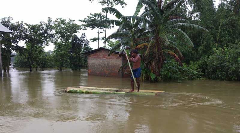অসমে ফুঁসছে ব্রহ্মপুত্র, বন্যায় ভেসে গেল ৭০০টি গ্রাম
