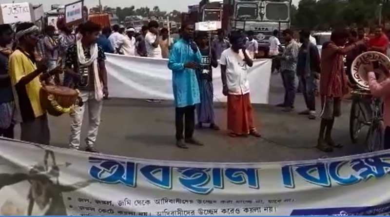 সোনভদ্রে হত্যাকাণ্ডের প্রতিবাদ, পথ অবরোধে নামল বীরভূমের আদিবাসী সংগঠন