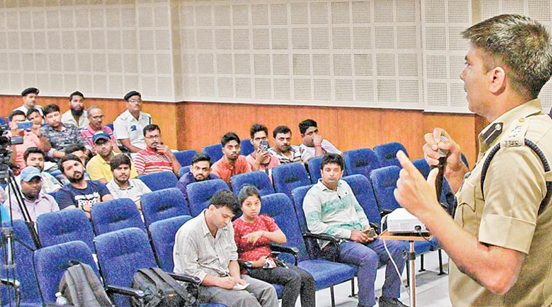 সচেতনতা সত্ত্বেও বাড়ছে দুর্ঘটনা, অভিযুক্তদের সিসিটিভি ফুটেজ দেখালেন ডিসি ট্রাফিক