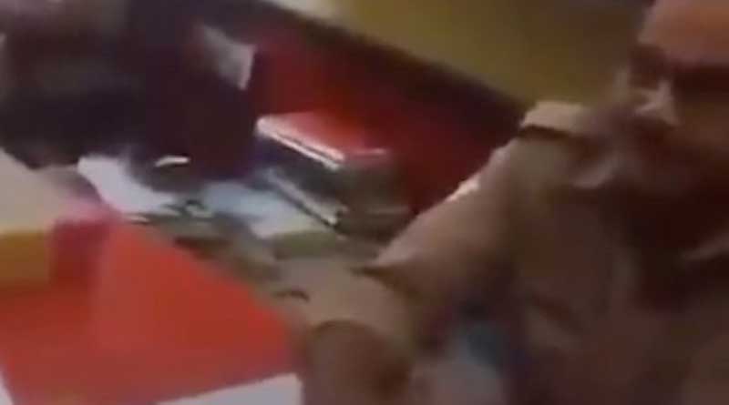 ‘এত গয়না পরেছো কেন?’ অভিযোগকারী নিগৃহীতা কিশোরীকে প্রশ্ন করে বরখাস্ত পুলিশ কর্মী