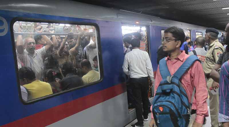 Metro Rail won't allow passengers with big bags during Puja