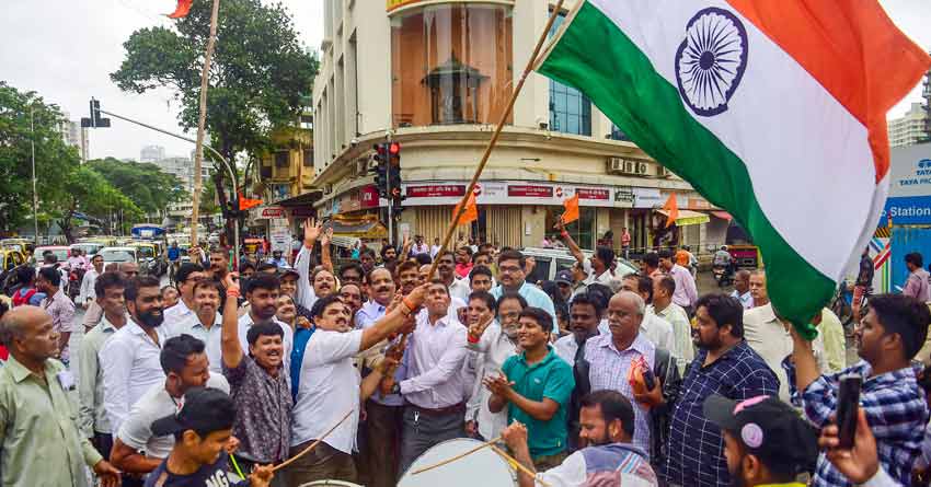 বাতিল ৩৭০ ধারা, ঐতিহাসিক সিদ্ধান্তের পর দেশজুড়ে সেলিব্রেশন, দেখুন অ্যালবাম