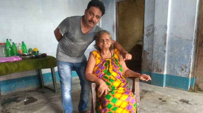 ব্রাত্যজীবনে ইতি, অসহায় মাকে সংসারে ফিরিয়ে দায়িত্ব নিল ছেলে