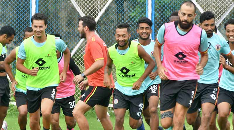 ঘরোয়া লিগে পিয়ারলেসের বিরুদ্ধে হার, রেফারির উপর চড়াও ইস্টবেঙ্গল ফুটবলাররা!