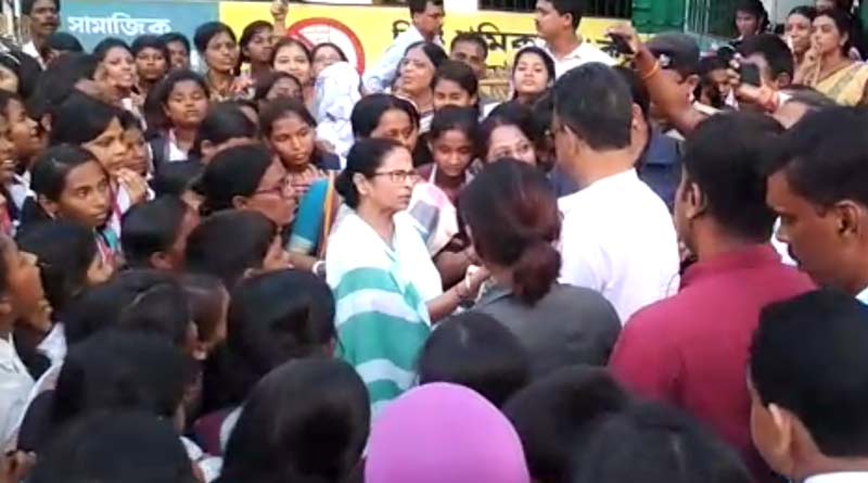 CM Mamata Banerjee visited school in Burdwan, talk to student