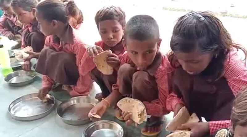 পড়ুয়ার পাতে নুন-রুটি! ভাইরাল উত্তরপ্রদেশে মিড-ডে মিলের করুণ দশা