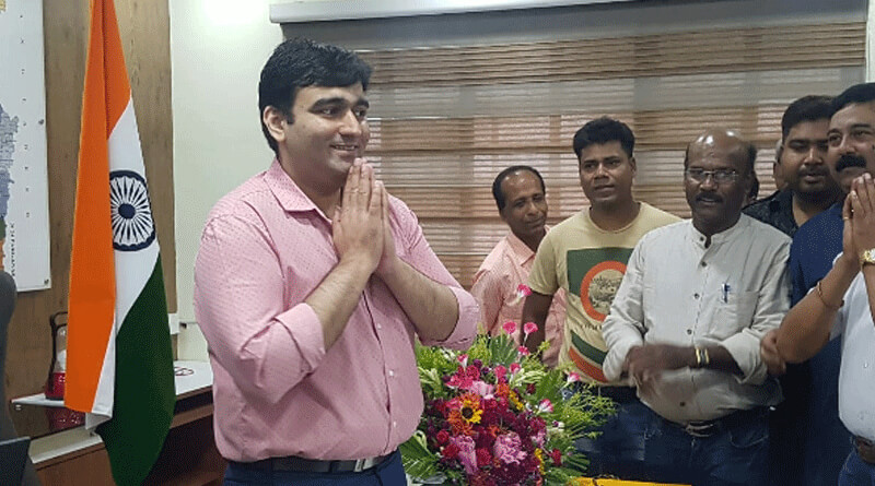 আমলাদের সঙ্গে দুর্ব্যবহারের অভিযোগ, অপসারিত নদিয়ার জেলাশাসক
