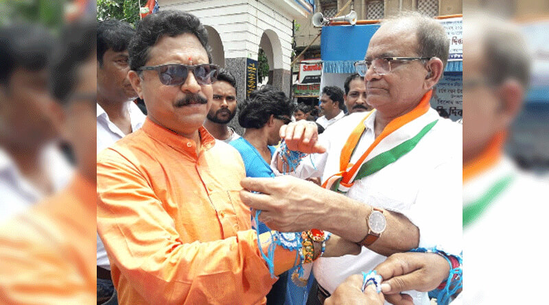 TMC leader ties rakhi on the hands of BJP leader in Purulia