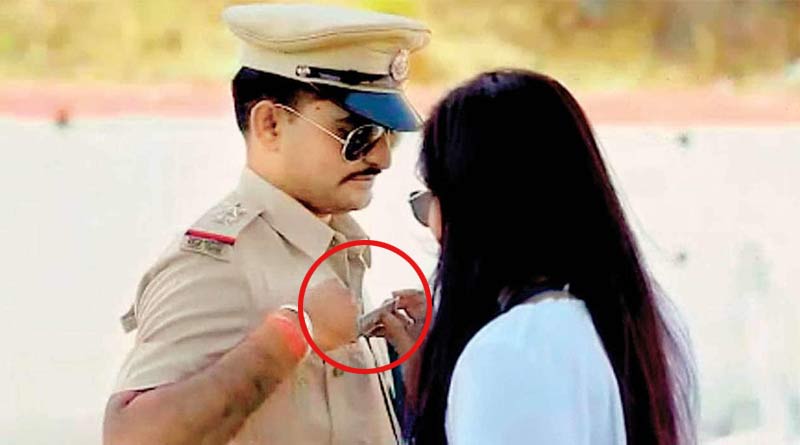 হবু স্ত্রীর কাছ থেকে ঘুষ! ভাইরাল ভিডিওয় বিপাকে পুলিশ আধিকারিক