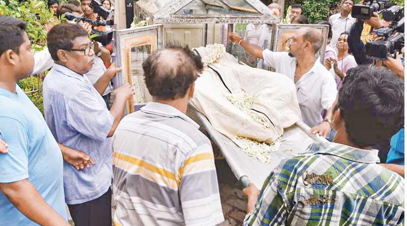 ‘বাবা ৬০ হাজার টাকা দিয়ে ভরতি করেছে, আর ফেরার উপায় নেই’ সুইসাইড নোটে লিখেছেন ঋষিক