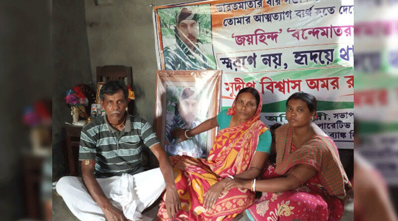 এখনও চাকরি মেলেনি, সরকারের বিরুদ্ধে ক্ষোভ উগরে দিলেন পুলওয়ামায় শহিদের বোন