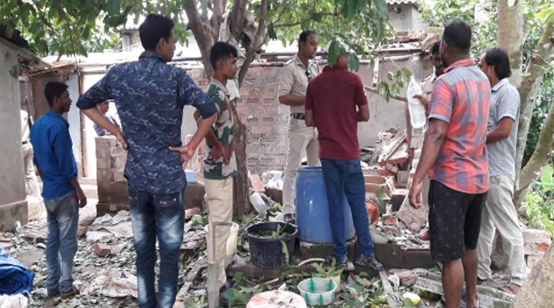 চম্পাহাটিতে নিষিদ্ধ বাজি কারখানায় বিস্ফোরণ, জখম ২