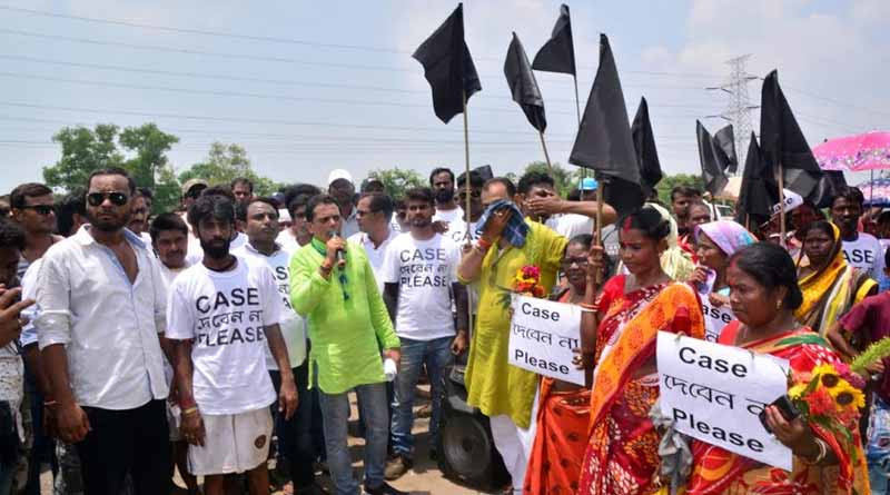 Cops framing whistle blowers, Kulti villagers stage protest