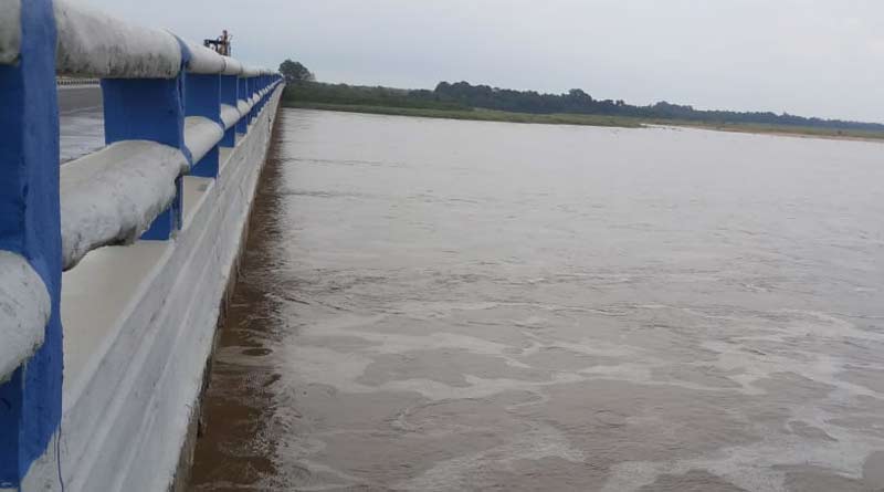ব্যারেজের ছাড়া জলে বিপদ সুবর্ণরেখার তীরে, ঝাড়গ্রামের একাংশে প্লাবনের আশঙ্কা