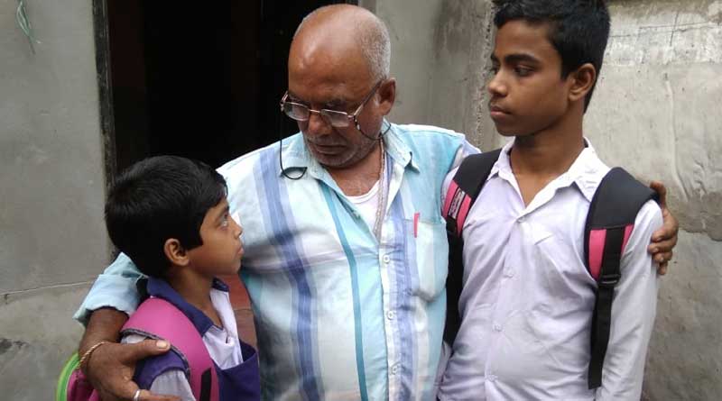 মন গলল দাদুর,  হোম থেকে অসহায় নাতি-নাতনিদের বাড়ি ফিরিয়ে আনলেন
