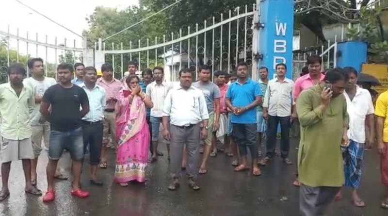 তাপবিদ্যুৎ কেন্দ্রের নোংরা জলে বাড়ছে বিপদ, কোলাঘাটে বিক্ষোভে গ্রামবাসীরা