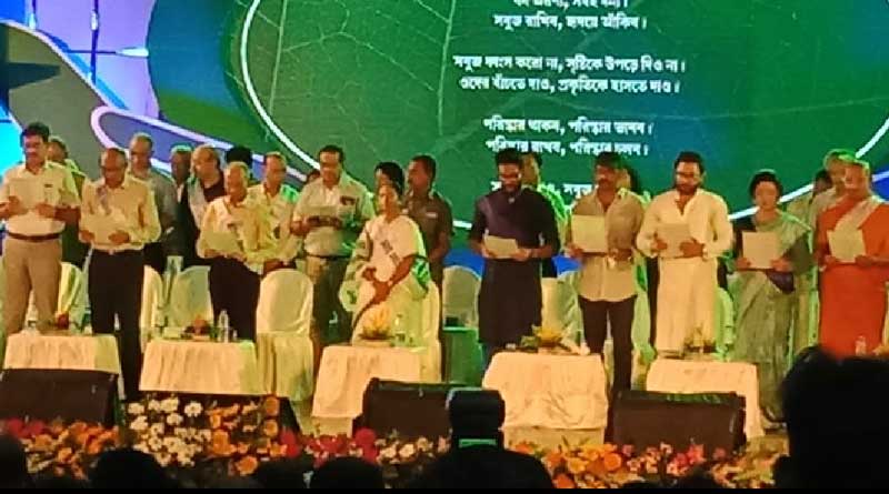 ডেঙ্গুর কারণ বাংলাদেশি মশা! পরিবেশ রক্ষার বার্তা দিতে গিয়ে এ কী বললেন মমতা