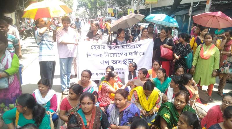 ৫ ঘণ্টা পর উঠল অবরোধ, বৃহস্পতিবারই হেয়ার স্কুলে অস্থায়ী শিক্ষক নিয়োগ