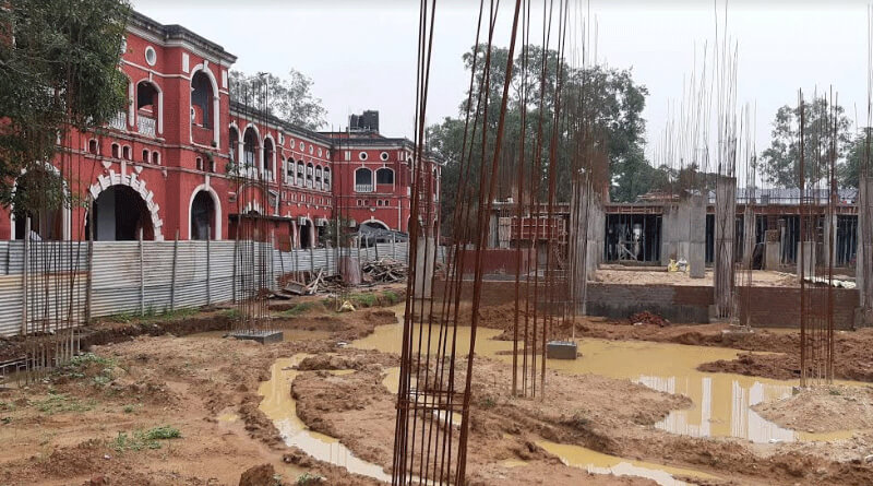 চাই পর্যাপ্ত শৌচাগার, কর্মবিরতিতে পুরুলিয়া আদালতের আইনজীবীরা