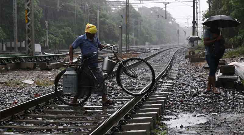 Heavy rains lash Kolkata, several areas waterlogged
