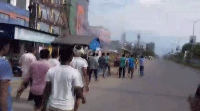 Clash broke out betweet TMC and BJP workers in sodpur