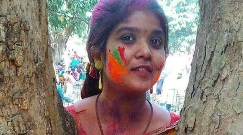বিয়েতে নারাজ প্রেমিক, গলায় দড়ি দেওয়ার সেলফি পাঠিয়ে আত্মঘাতী অধ্যাপিকা
