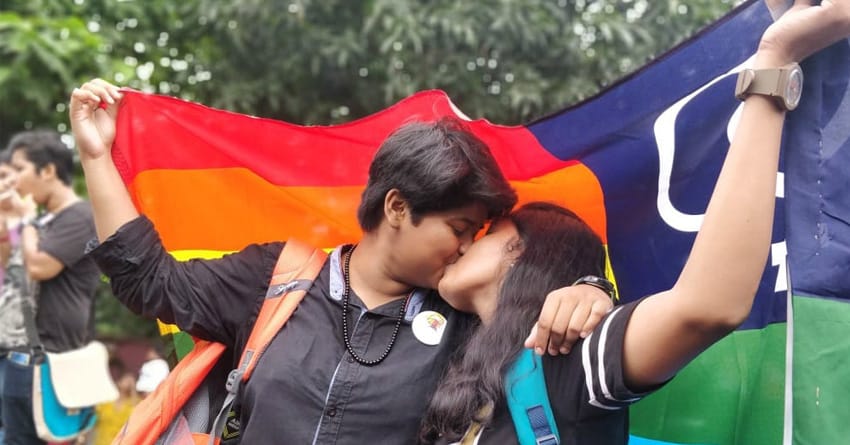 ভালবাসার আকাশে রামধনুর ছটা, দেখুন ছবি