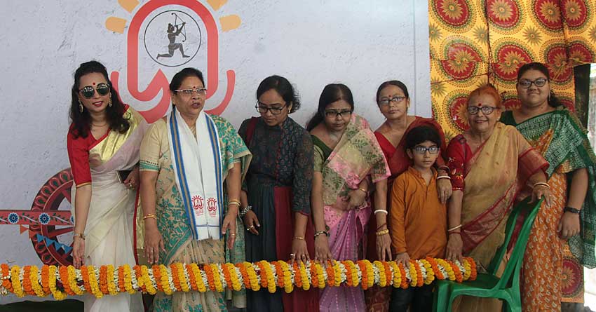 পুজোর দিন গোনা শুরু, শহরের বিভিন্ন প্রান্তে ধরা পড়ল খুঁটিপুজোর ছবি