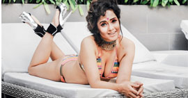 সুইমস্যুটে উষ্ণতা ছড়ালেন অভিনেত্রী ঋ, দেখুন ছবি