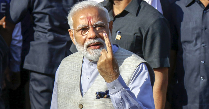 জমজমাট লোকসভা নির্বাচন ২০১৯, তৃতীয় দফায় ভোট দিলেন হেভিওয়েট প্রার্থী ও তারকারা