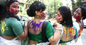 দোলের আনন্দে রঙিন শহর, দেখুন তিলোত্তমার কোলাজ