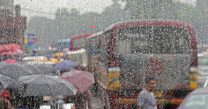 বর্ষায় শহরের জলছবি