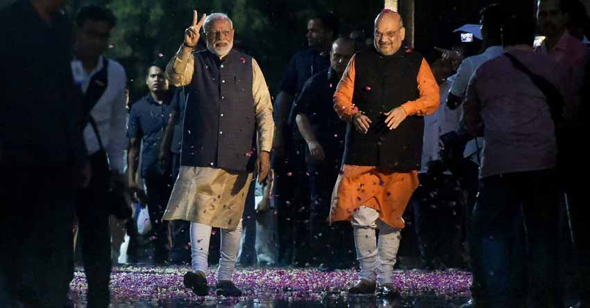 মোদি সুনামিতেই অভিভূত সমর্থকরা,  আরও একবার লোকসভা ভোটে জয়জয়কার বিজেপির
