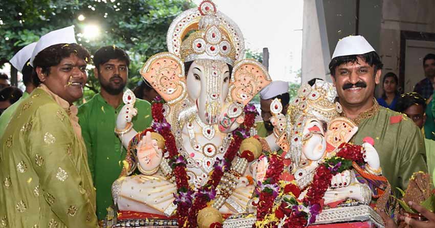 গণেশ উৎসবে মাতল গোটা দেশ, দেখুন সিদ্ধিদাতার পুজোর নানা ছবি