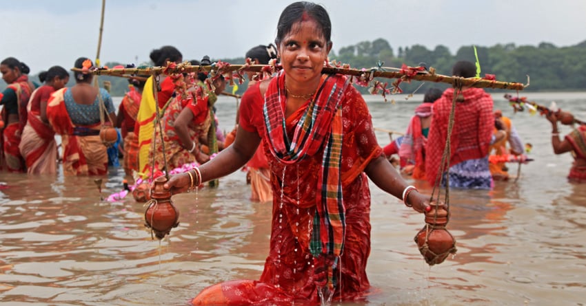 শ্রাবণে পূণ্যের আশায় তারকেশ্বর ধামের পথে ভক্তরা, দেখুন ছবি
