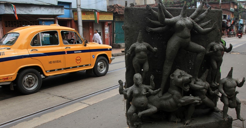 কুমোরটুলিতে সাজ সাজ রব, পুজো এল বলে