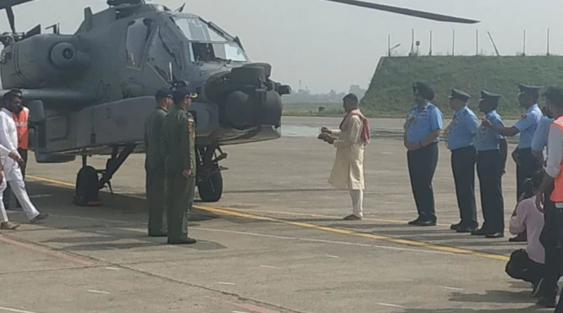 পুজো করে শুভারম্ভ, অত্যাধুনিক অ্যাপাচে কপ্টারকে জলকামানে স্বাগত জানাল বায়ুসেনা