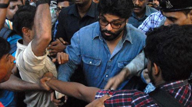 সাড়ে ছ’ঘণ্টা পর ঘুরপথে রাজ্যপালের গাড়িতে যাদবপুরের ক্যাম্পাস ছাড়লেন বাবুল