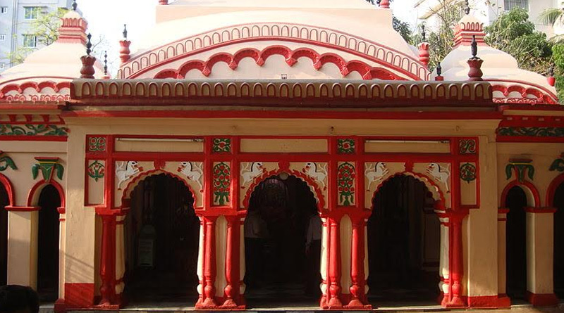 কাত্যায়ণী রূপে আটশো বছর ধরে ওপার বাংলায় পূজিত হচ্ছে মা ঢাকেশ্বরী