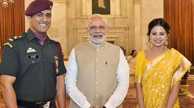 ভারতে শ্রদ্ধেয় ব্যক্তিদের তালিকায় মোদির পরেই নাম ধোনির