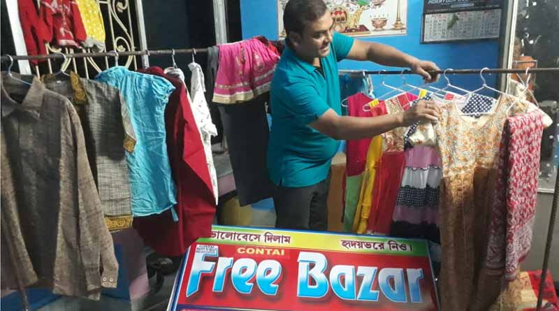 ‘ফ্রি বাজার’ খুলে দুঃস্থদের পোশাক বিলি, পুজোর আগে কল্পতরু শিক্ষক