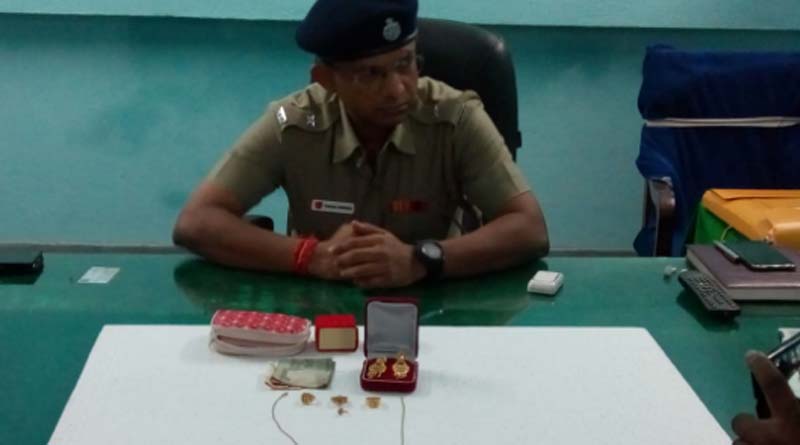সততার নজির, তরুণীর ফেলে যাওয়া গয়না ভরতি ব্যাগ ফেরালেন অটোচালক