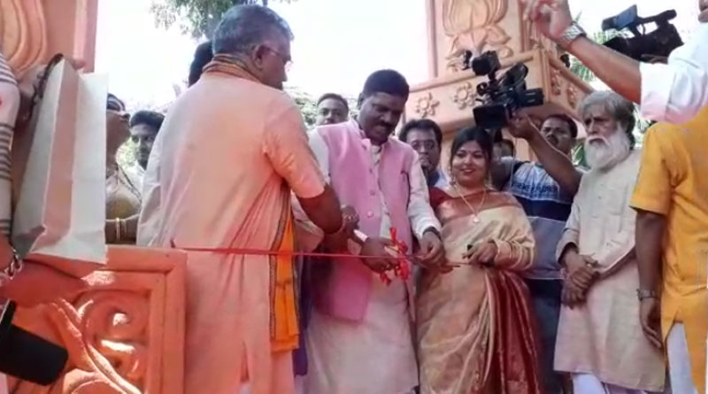 সব্যসাচীর গণেশ পুজোর উদ্বোধনে দিলীপ-মুকুল, বাড়ল দলবদলের জল্পনা