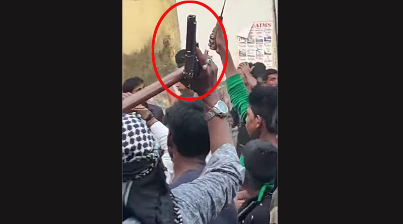 মালদহে মহরমের মিছিলে পিস্তল উঁচিয়ে ঘোরাফেরা যুবকের! ভাইরাল ভিডিও
