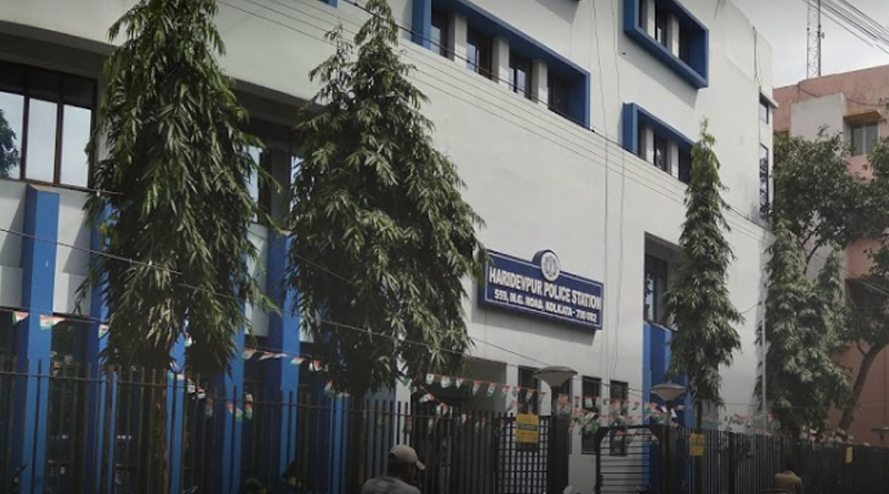 থানায় ঢুকে মহিলা পুলিশকর্মীকে বেদম মার, উত্তেজনা হরিদেবপুরে