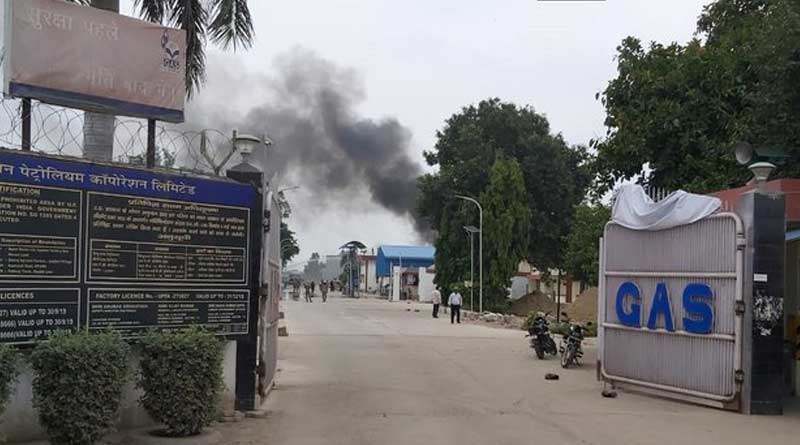 বিস্ফোরণে জ্বলছে হিন্দুস্তান পেট্রোলিয়ামের প্ল্যান্ট, বিপদের আশঙ্কায় গ্রামছাড়া বহু