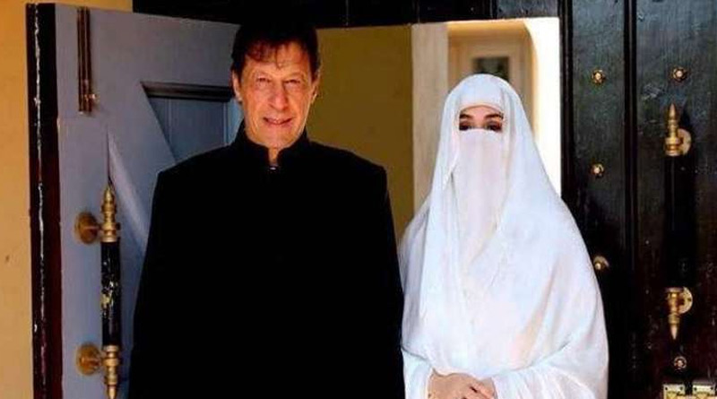 Imran Khan's wife Bushra bibi's reflection can't be seen in mirror