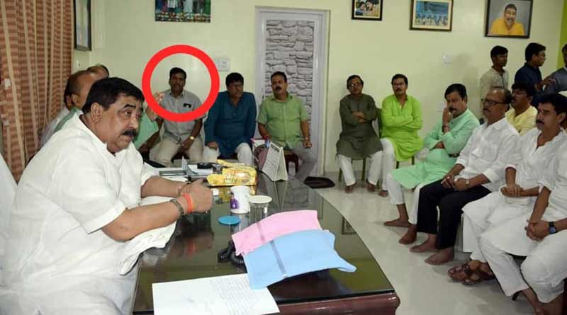 অনুব্রতর সভায় বসে বিজেপি নেতা খুনে অভিযুক্ত ‘ফেরার’ কেরিম খান